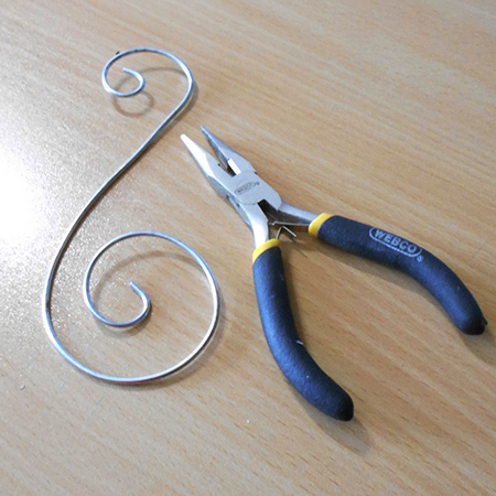 Decorative wire chandelier