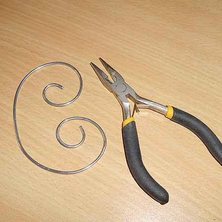 Decorative wire chandelier