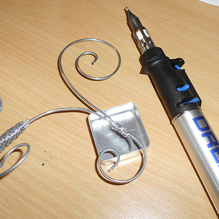 Decorative wire chandelier