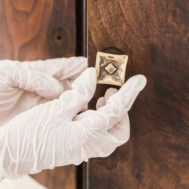 Easy way to add metallic finish to furniture