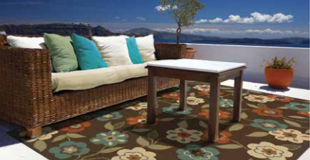 Choose a mat or rug that contrasts or complements your outdoor furniture and accessories