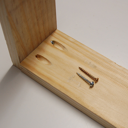 While Kreg recommends the use of pockethole screws, these aren't always available when you need them, and I have often used smooth shank chipboard screws as a substitute. 