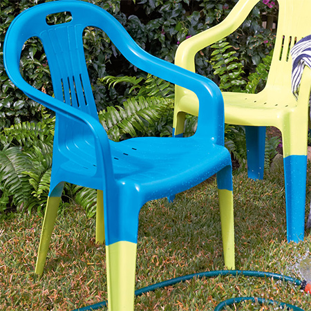 Spruce up garden chairs with Rust-Oleum
