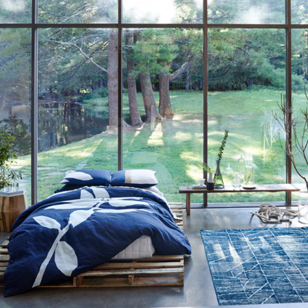 reclaimed materials and wood pallets to make furniture