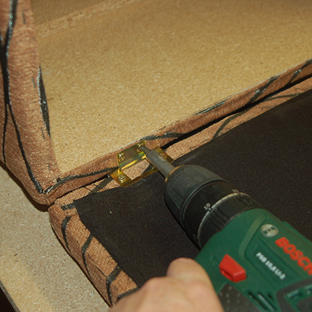 attach lid to box with butt hinges