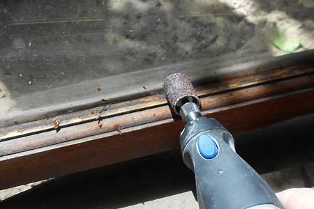 When renovating wooden window frames use the sanding rings to clean up the edges before applying a new coat of sealer, paint or varnish.