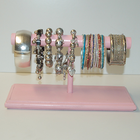 The second option was painted with Rust-Oleum 2X spray paint in Sweet Pea and is perfect for a princess, whether little or grown up, and provides plenty of hanging space for all your bangles and bracelets.&nbsp;