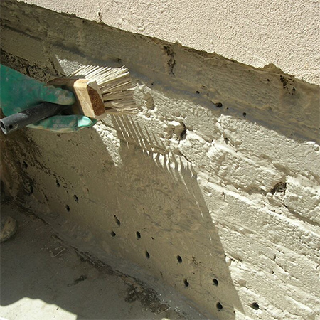 6. To plaster the wall combine 1 part water-repellent cement, 3 parts clean plaster sand and 1 part clean river sand. Only add enough water to obtain a plaster (thick porridge) consistency.