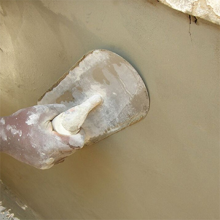 GOOD TO KNOW: As the plaster starts to dry, aid the curing process by wetting with water 3 times during the day following the day of application. Leave to dry for 28 days so that proper hydration can take place. After this, the surface may then be coated as desired.