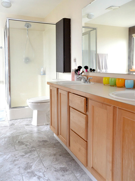 Affordable bathroom makeover with vinyl tiles