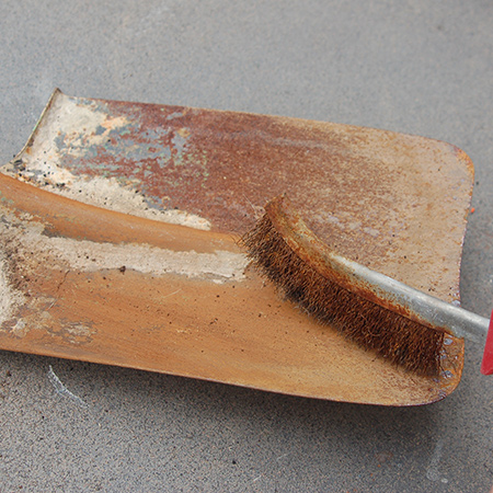 Maintain garden tools and remove rust