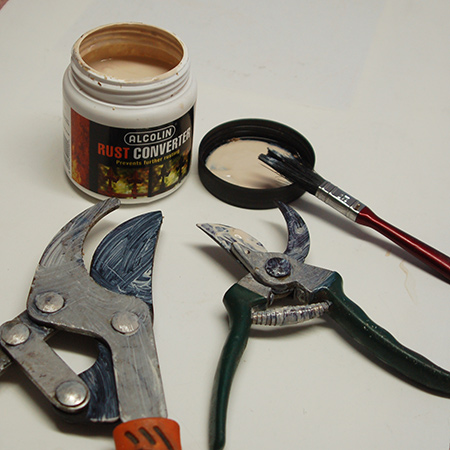 Garden trimmers and pruning shears are expensive to replace, which is why it is important to look after them. When these tools do get rusty, removing the rust immediately will ensure that blades can be sharpened and the tools restored for use. 