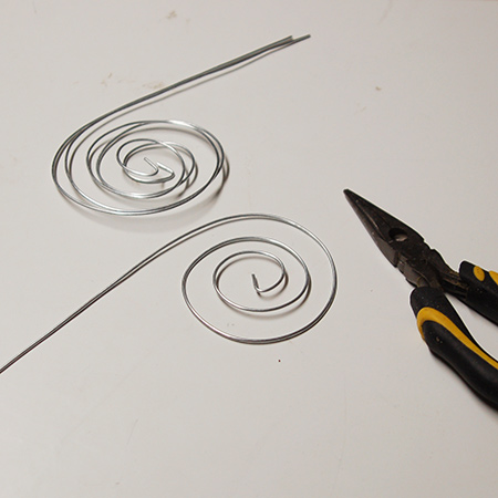 Make a wire cupcake stand