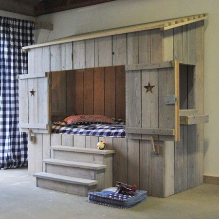 Reclaimed pallets not intended for international shipping are safe to use for kiddies furniture, and you can be inventive with different design options