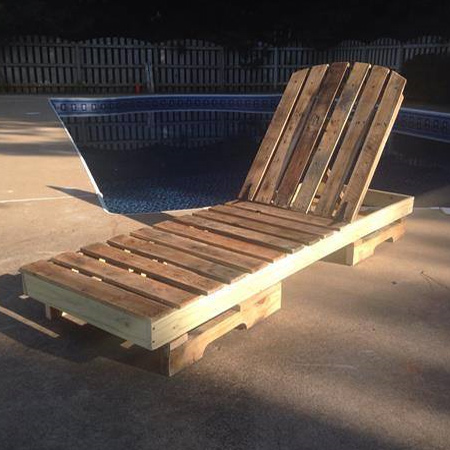 Every garden needs comfortable seating and a sun lounger is just another way to use reclaimed wood pallets