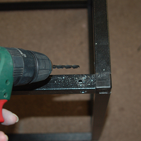 To mount the table top onto the frame, drill 6mm holes through the steel pipe