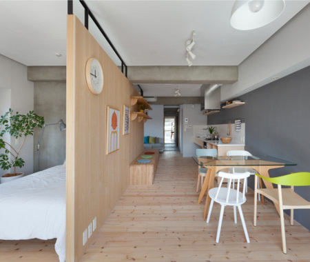 To highlight the sense of space in the apartment, only one paint colour was used