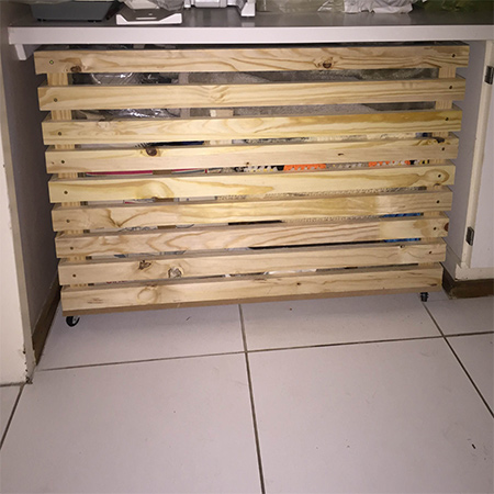 Here's how to make a storage cart - any size you want - that can be used for storage underneath a worktop or in an empty space.