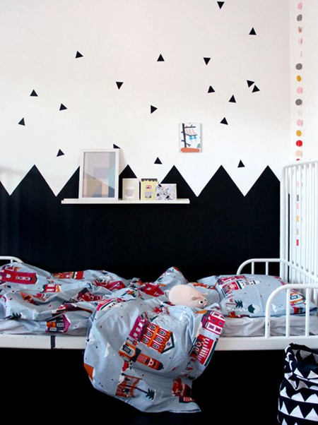 black zigzag design on kid's bedroom wall