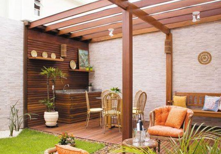 building a wooden pergola