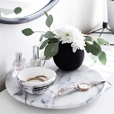 For those that don't have access to a kiln, air-dry clay is a wonderful way to craft pieces. Here's how to make a decorative air-dry clay bowl.