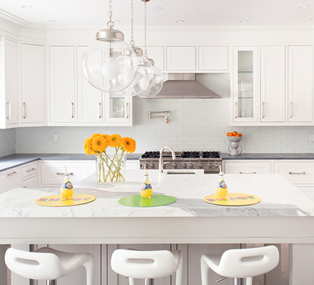  wants a kitchen to shine with contemporary cool styling