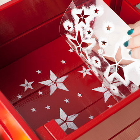 Use Rust-Oleum Painter's Touch Plus to create a unique festive crate for under the Christmas tree. 