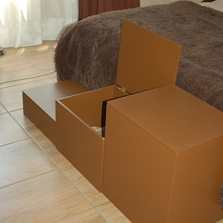 So as not to waste the space the doggie step boxes also provide storage for bed linen and seasonal blankets.