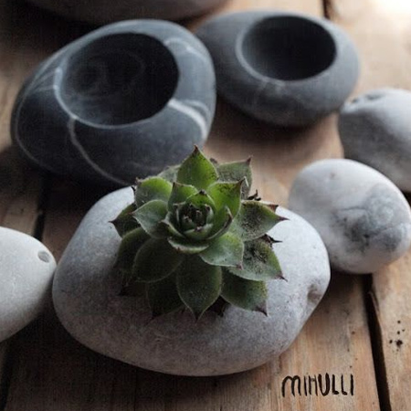 Engrave on pebbles and rocks