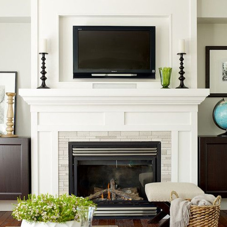 Deciding where to mount a flat screen TV can be a tricky issue. You need the perfect viewing angle and to assess its impact on decoration. 