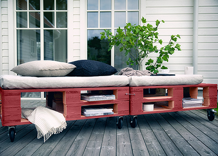 Use cheap (or free) reclaimed wood pallets to make a comfortable daybed for your patio or garden. 