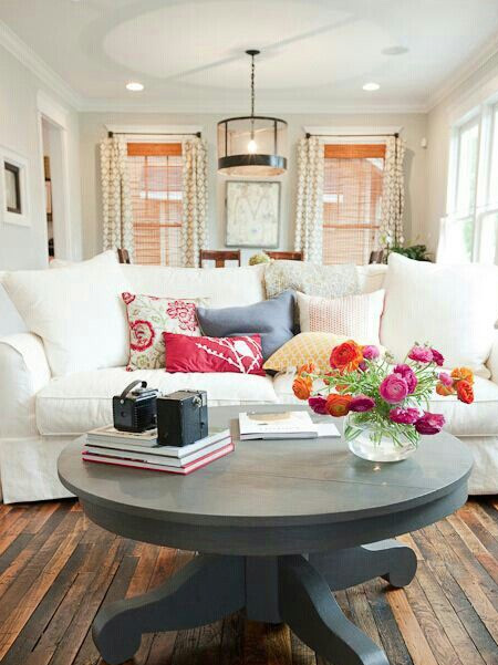 A touch of nature is good for any home and there's no reason why you can't have a few plants dotted around a room. Even if you don't have a green thumb, there are plants that require very little attention other than the occasional drop of water. And plants and arrangements of fresh flowers do so much to liven up a home.