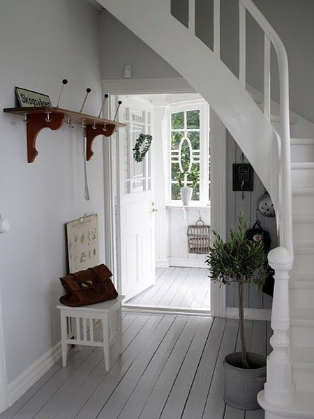 HOME-DZINE | Solvent-based sealers take longer to dry, but these sealer enhance the natural beauty of wood. You also have the option to add a colour tint or natural wood shade to solvent-based sealers, giving you flexibility for choosing the perfect colour for a wood floor.