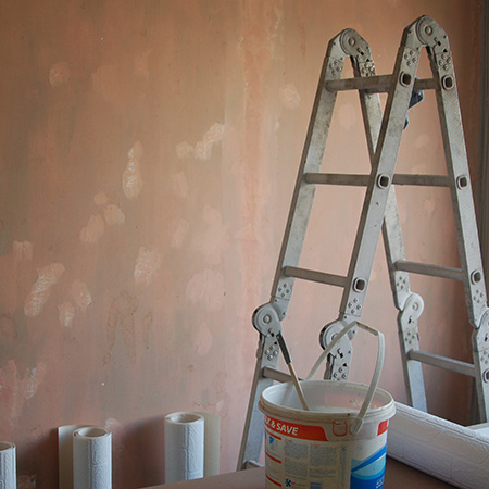 How to hang wallpaper