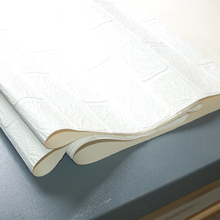 How to hang wallpaper