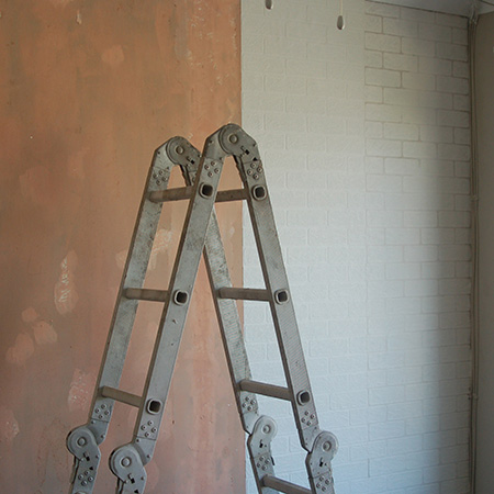 How to hang wallpaper