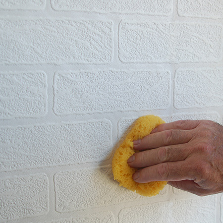 How to hang wallpaper