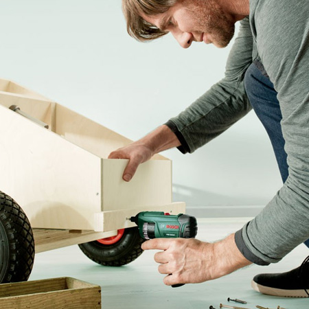 Always ready for use, the Bosch PSR Select uses lithium-ion battery technology and can drive up to 90 screws with a single battery charge.