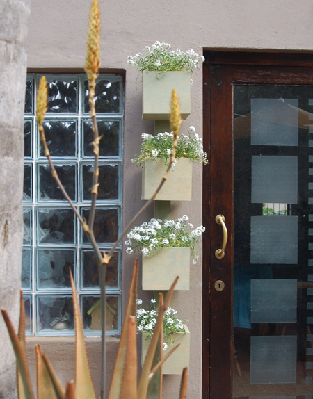 HOME-DZINE | Use 16mm plywood to make planter boxes mounted on a French cleat system that allows you to easily remove the planter boxes when necessary.