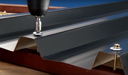 To successfully install roof sheeting, the top section of thread pulls the roof sheeting and EPDM bonded washer tightly together to prevent leaks. This also ensures a more stable installation, as roof sheeting won't sag under load. 