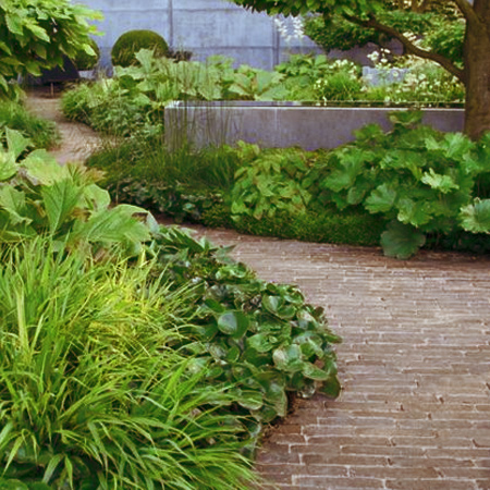 Home-Dzine - Choosing the perfect paving for a home is not only a practical alternative, it also adds colour and texture to your exterior. Use paving to define areas or add interest to an otherwise plain garden.