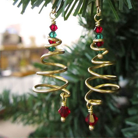 HOME-DZINE | Christmas Tree Decorations - These wonderful tree ornaments are made using thin-gauge wire and colourful irridescent beads. 