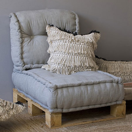 HOME-DZINE | DIY Projects - Using the French Tufting method and a wooden pallet, you can easily make a comfortable chair for a casual indoor or outdoor space, and it's ideal for a children's bedroom or playroom.
