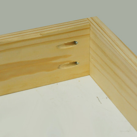 2. Use wood glue and 5 x 30mm screws to secure the side aprons to the front and back aprons to create a frame.