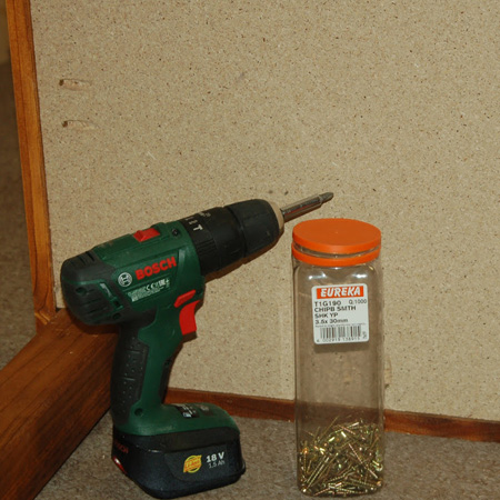 8. Fit the plywood base, making sure it is flush with the bottom edge, and secure to the frame with 3.5 x 30mm screws.