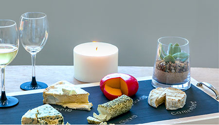 HOME-DZINE | Rust-Oleum Crafts - With the festive season just around the corner, here's an easy and affordable way to make your own table accessories, like this cheese platter. We used chalkboard paint for the cheese platter and wine glasses and you'll find everything you need at Builders Warehouse.