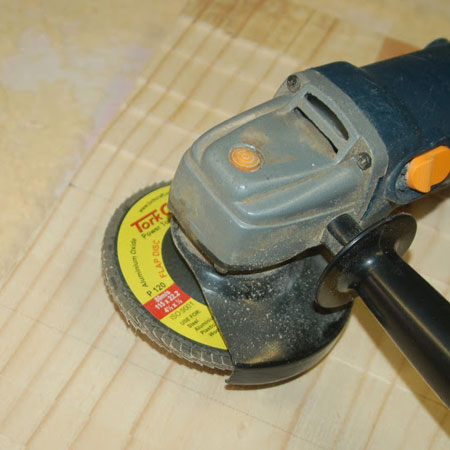 6. After planing, use a 120-grit flap disc to smooth the cut edges. Gently smooth the angle grinder and flap disc over the seat from the sides towards the centre.