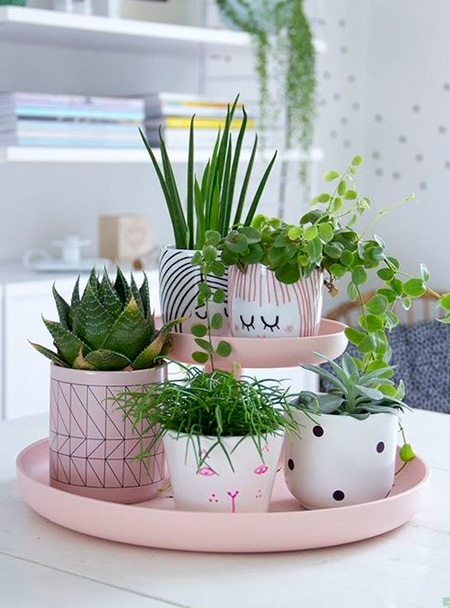 sharpie pen to decorate flower pots