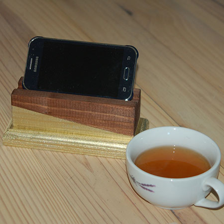 Quick Project: 10-Minute Cellphone Stand