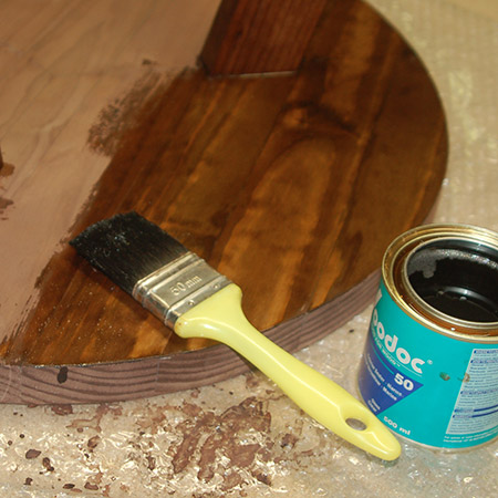 once you apply a sealer (I used Woodoc 50 because the table is going outdoors), it brings out the beautiful detail of the wood grain and imparts a rich, deep colour.